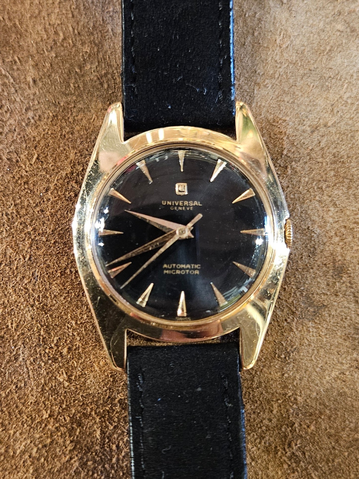 Universal Geneve 10351 Pre Polerouter watch from the 1950s
