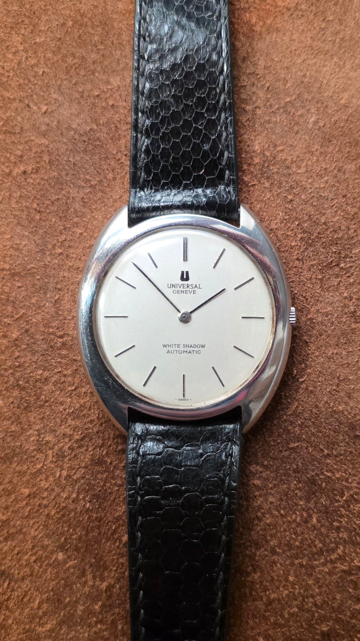 Universal Geneve White Shadow 866101 watch from the 1960s