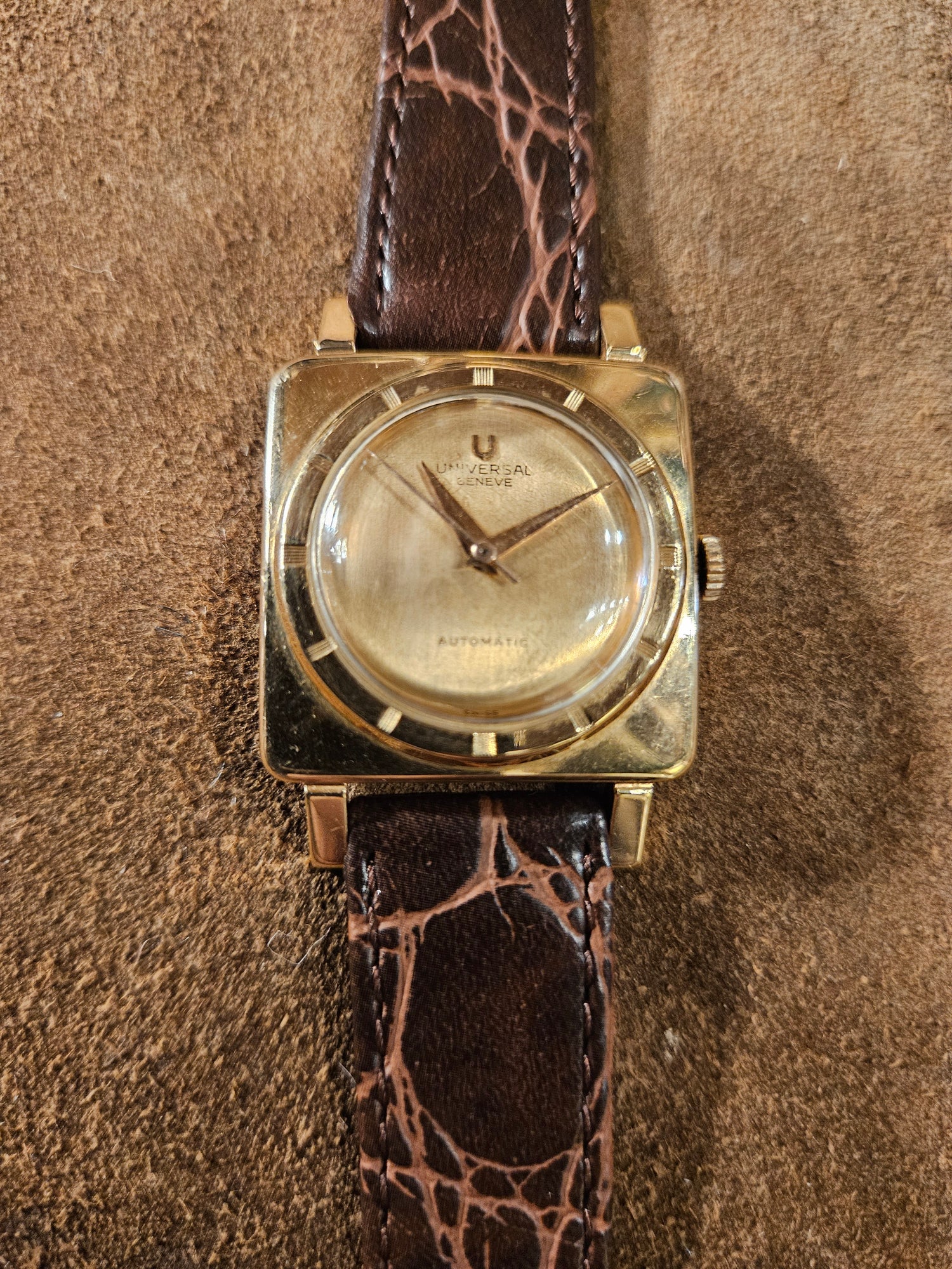 Universal Geneve 10359 Square Case 18kt Pink Gold watch from the 1960s